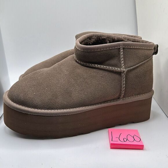 CUSHIONAIRE Women's Genuine Suede pull on platform boot +Memory Foam 8 TAUPE - Picture 3 of 7